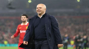 ستيفن جيرارد يرد على شائعات تدريبه لليفربول خلف أرني سلوت